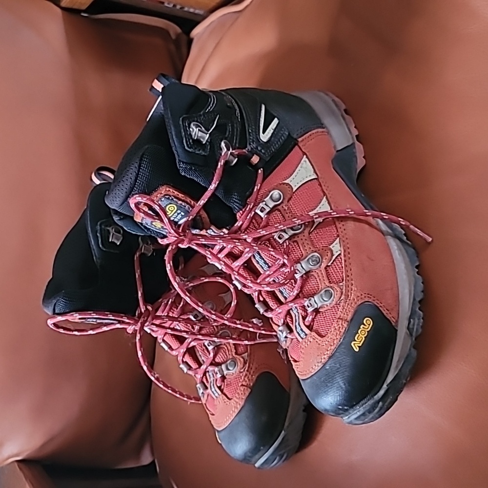 Asana Hiking Boots